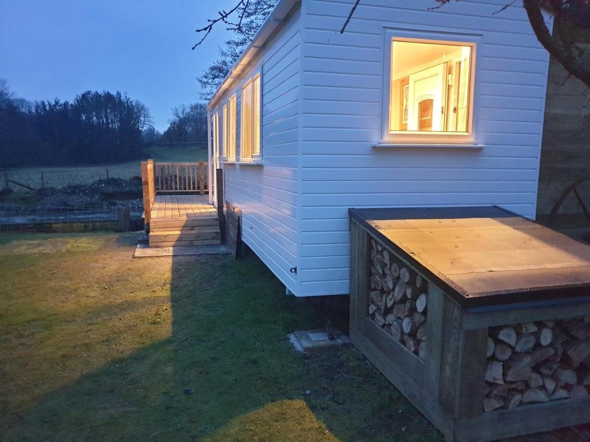 Riverside Cabin In Shropshire Oswestry Exterior foto