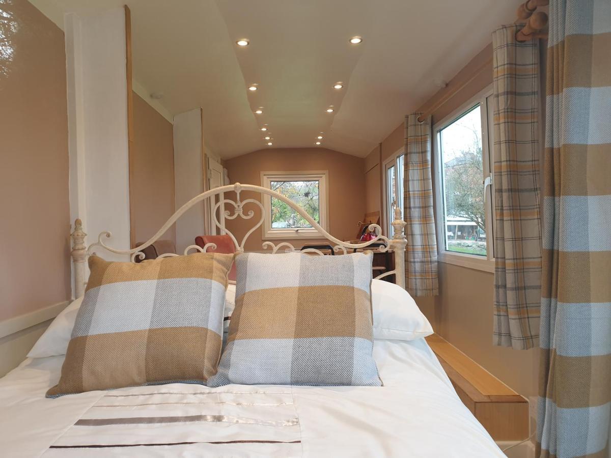 Riverside Cabin In Shropshire Oswestry Exterior foto