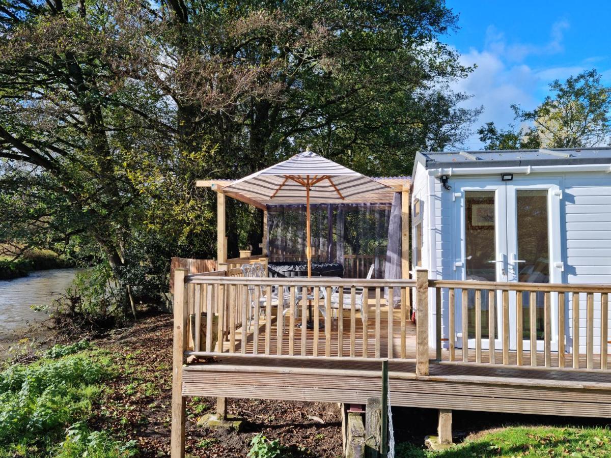 Riverside Cabin In Shropshire Oswestry Exterior foto